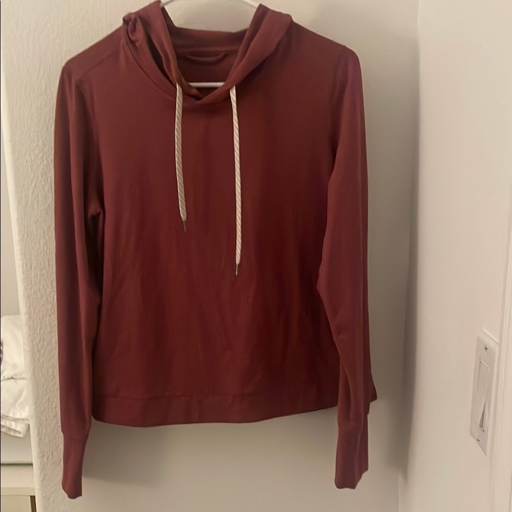 Maroon vuori halo essential hoodie